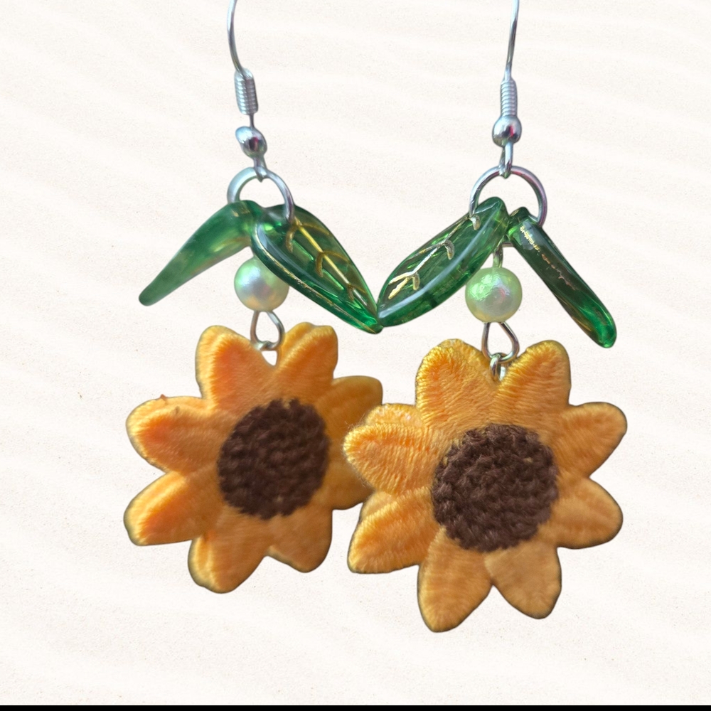 Knitted sunflower dangle earrings with pearl
